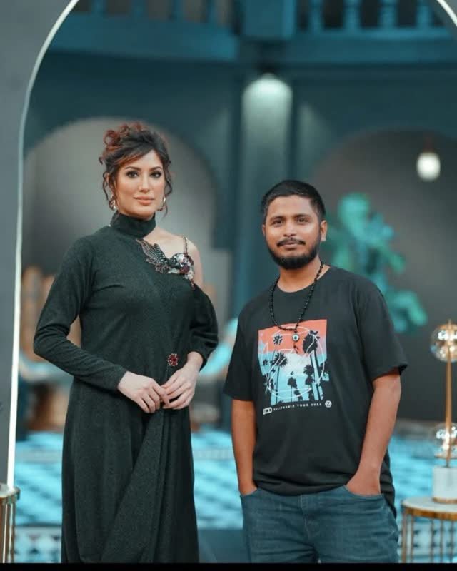 Shoaib Bashir with a client at Shoaib Salon