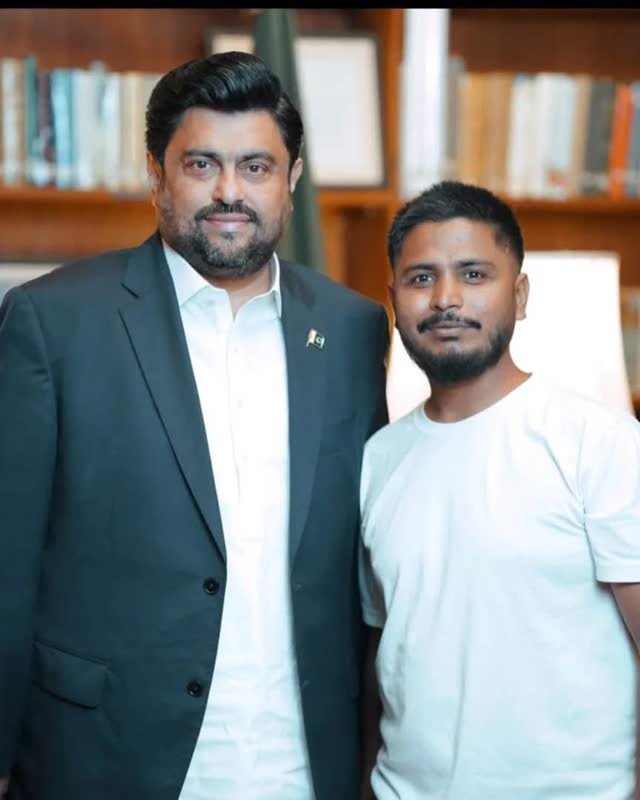 Shoaib Bashir with a client at Shoaib Salon
