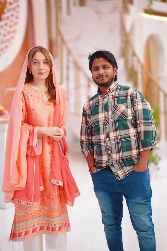 Shoaib Bashir with a client at Shoaib Salon