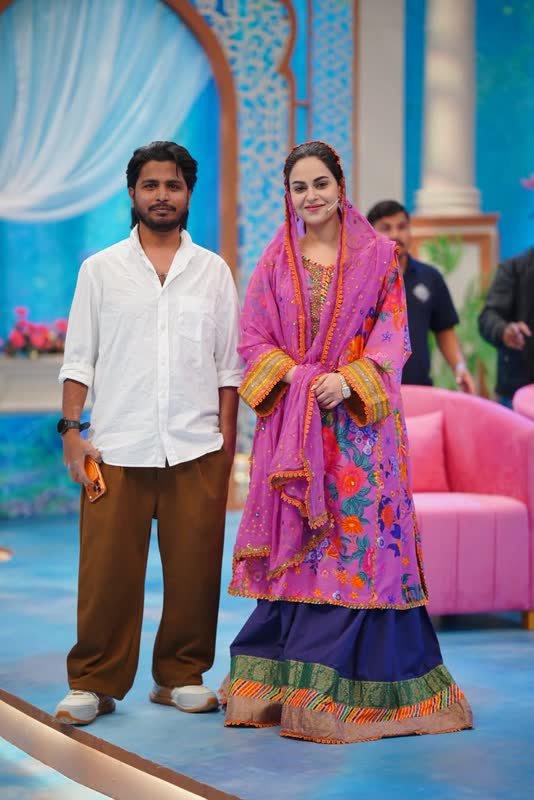 Shoaib Bashir with a client at Shoaib Salon